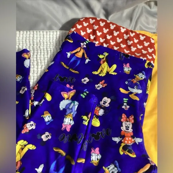 SOLD………CL “love” Disney Themed Mickey Minnie Daisy Goofy Women’s Leggings - Picture 6 of 6
